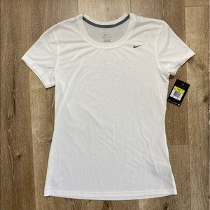 BRAND NEW Nike dry fit white t-shirt size small